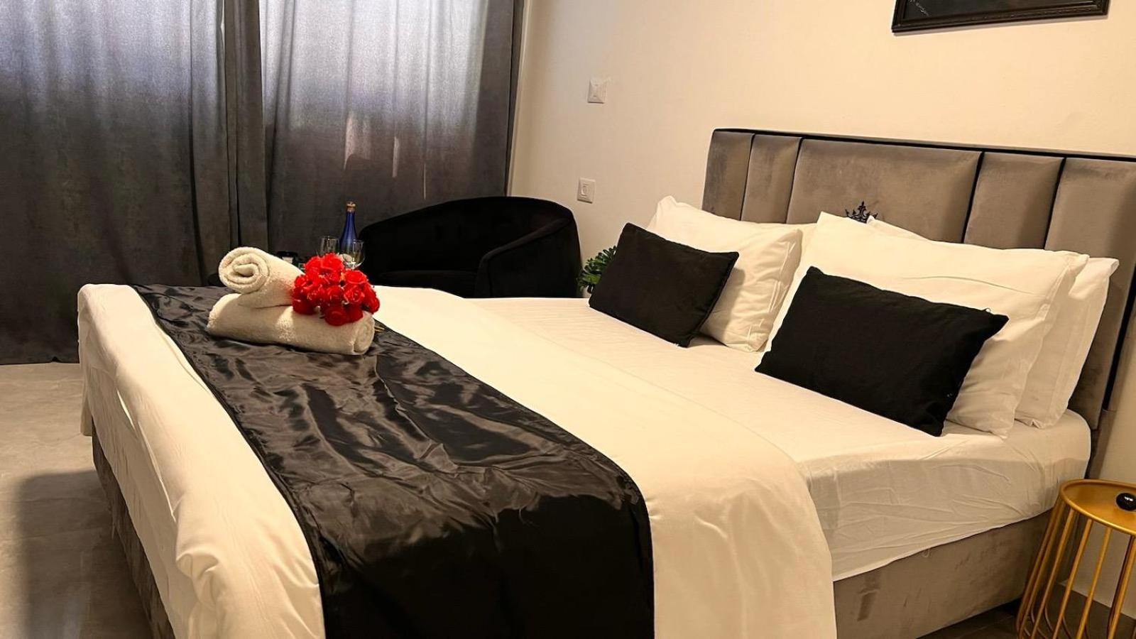 Elis Boutique Hotel Бат-Ям Екстер'єр фото