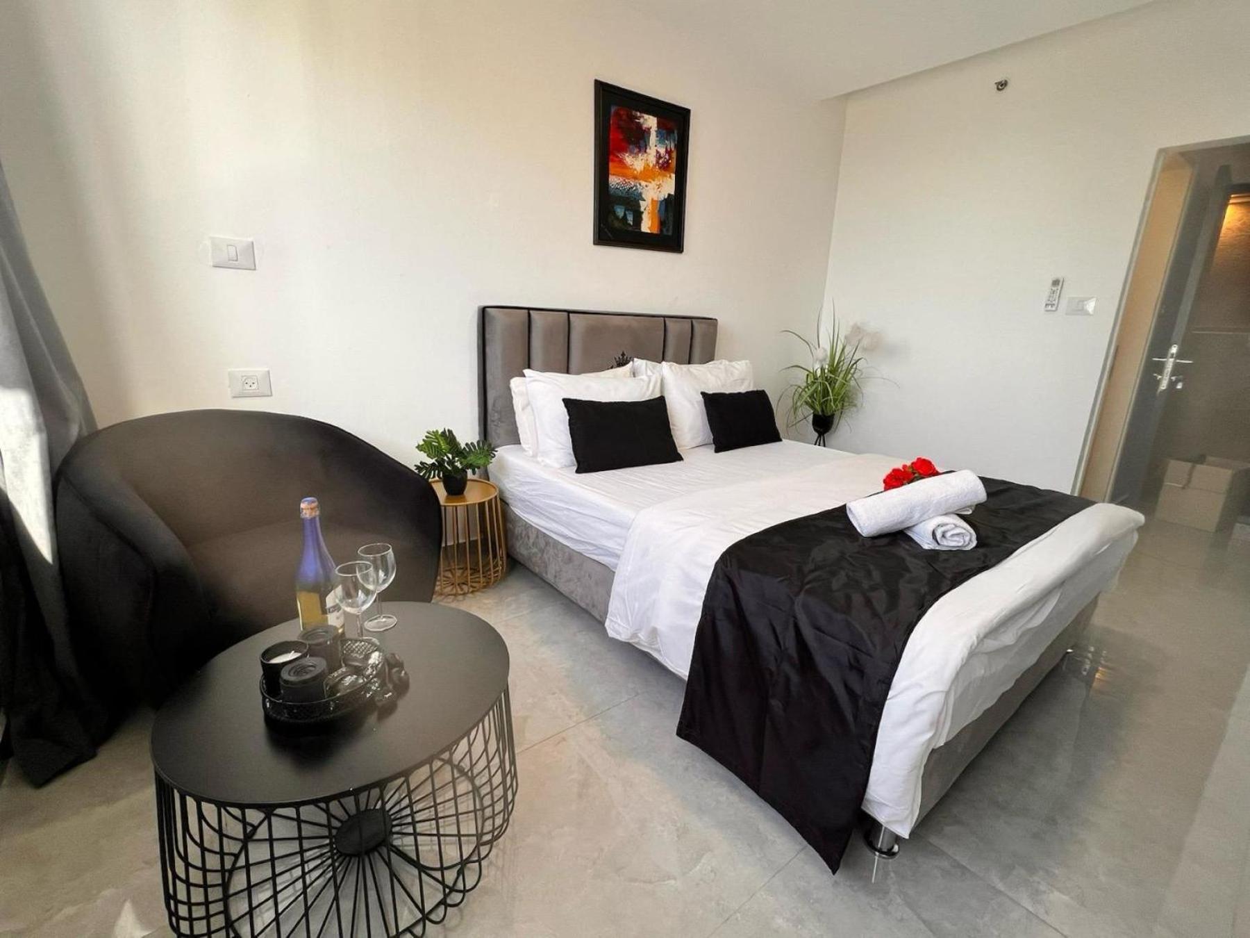 Elis Boutique Hotel Бат-Ям Екстер'єр фото