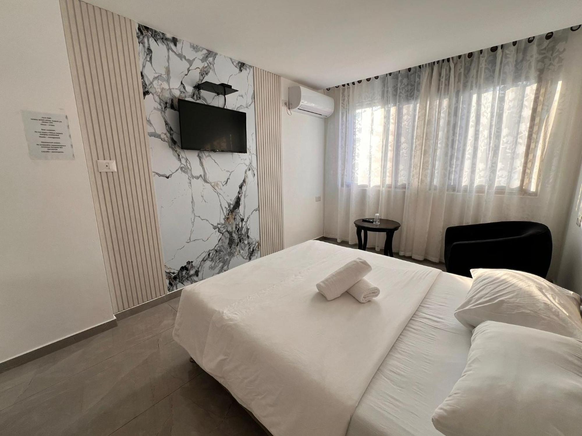 Elis Boutique Hotel Бат-Ям Екстер'єр фото