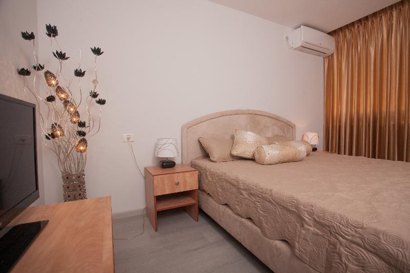 Elis Boutique Hotel Бат-Ям Екстер'єр фото