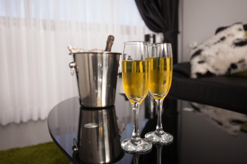 Elis Boutique Hotel Бат-Ям Екстер'єр фото