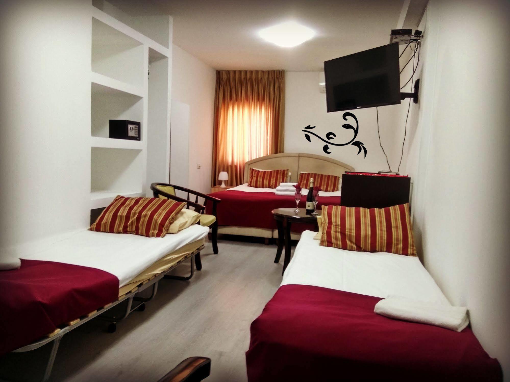 Elis Boutique Hotel Бат-Ям Екстер'єр фото