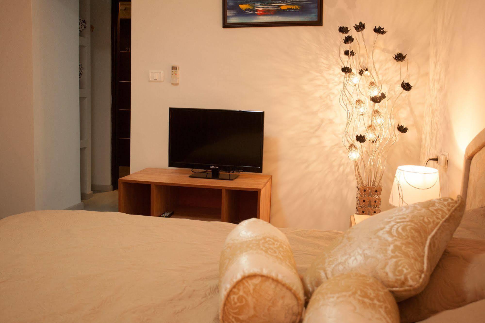 Elis Boutique Hotel Бат-Ям Екстер'єр фото