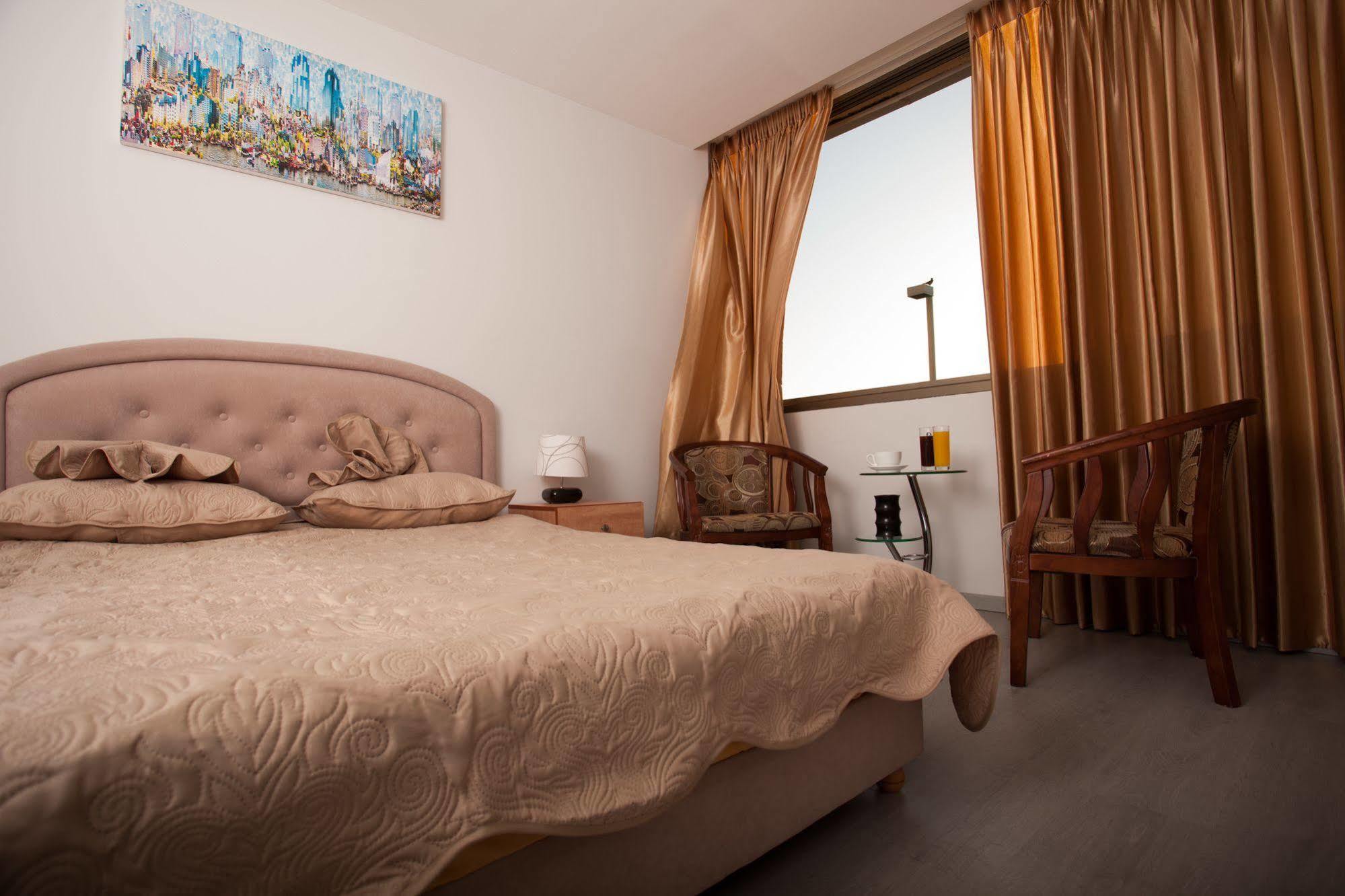 Elis Boutique Hotel Бат-Ям Екстер'єр фото