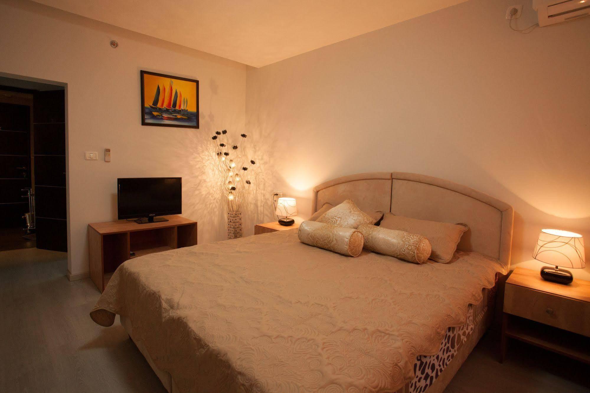 Elis Boutique Hotel Бат-Ям Екстер'єр фото
